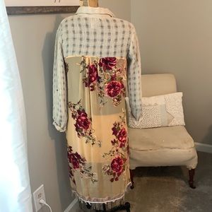 Aratta Linen top with velvet roses